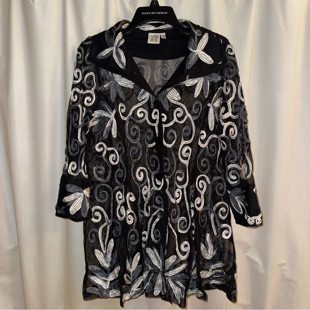 Parsley & Sage Black and White Floral Blouse